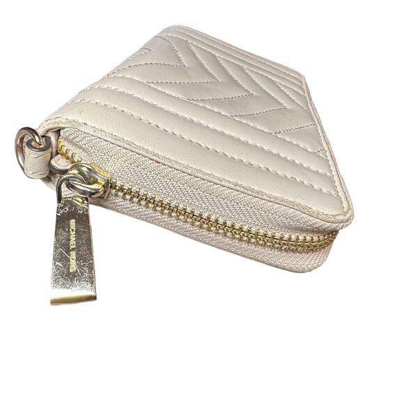 Michael Kors Pale Pink Quilted Leather Wallet - Picture 4 of 9